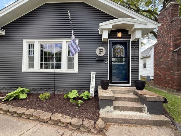 1113 E Central Park Avenue , Davenport, IA 52803