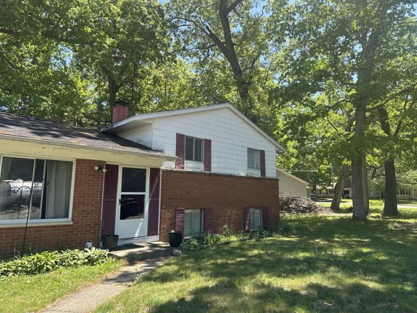 16 Oak Grove Road, Springfield, MI 49037