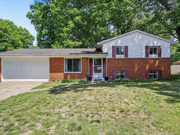 16 Oak Grove Road, Springfield, MI 49037