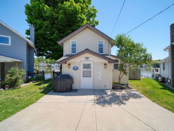 245 Duryeas Point, Michigan Center, MI 49254