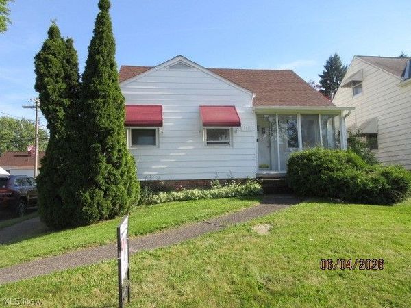 15626 Edgewood Avenue , Maple Heights, OH 44137