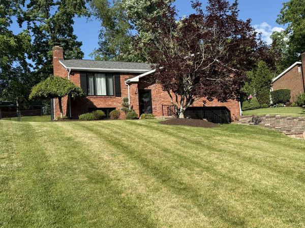 979 Westchester Road , South Park, PA 15129