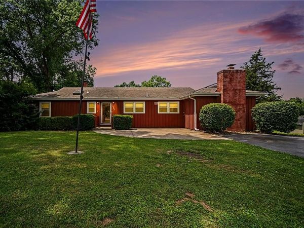 1728 S Berry Road, Independence, MO 64057