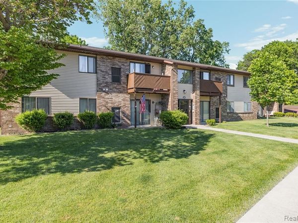 7806 Manor Circle , Westland, MI 48185