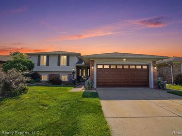 40567 Santoni Drive, Clinton Twp, MI 48038
