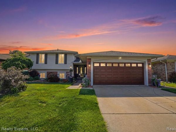 40567 Santoni Drive, Clinton Twp, MI 48038