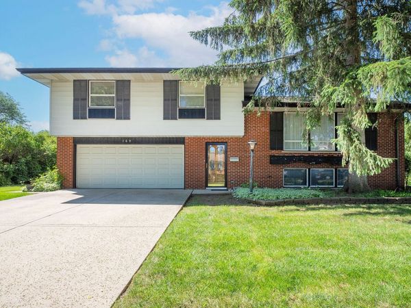 169 Leahy Circle S, Des Plaines, IL 60016