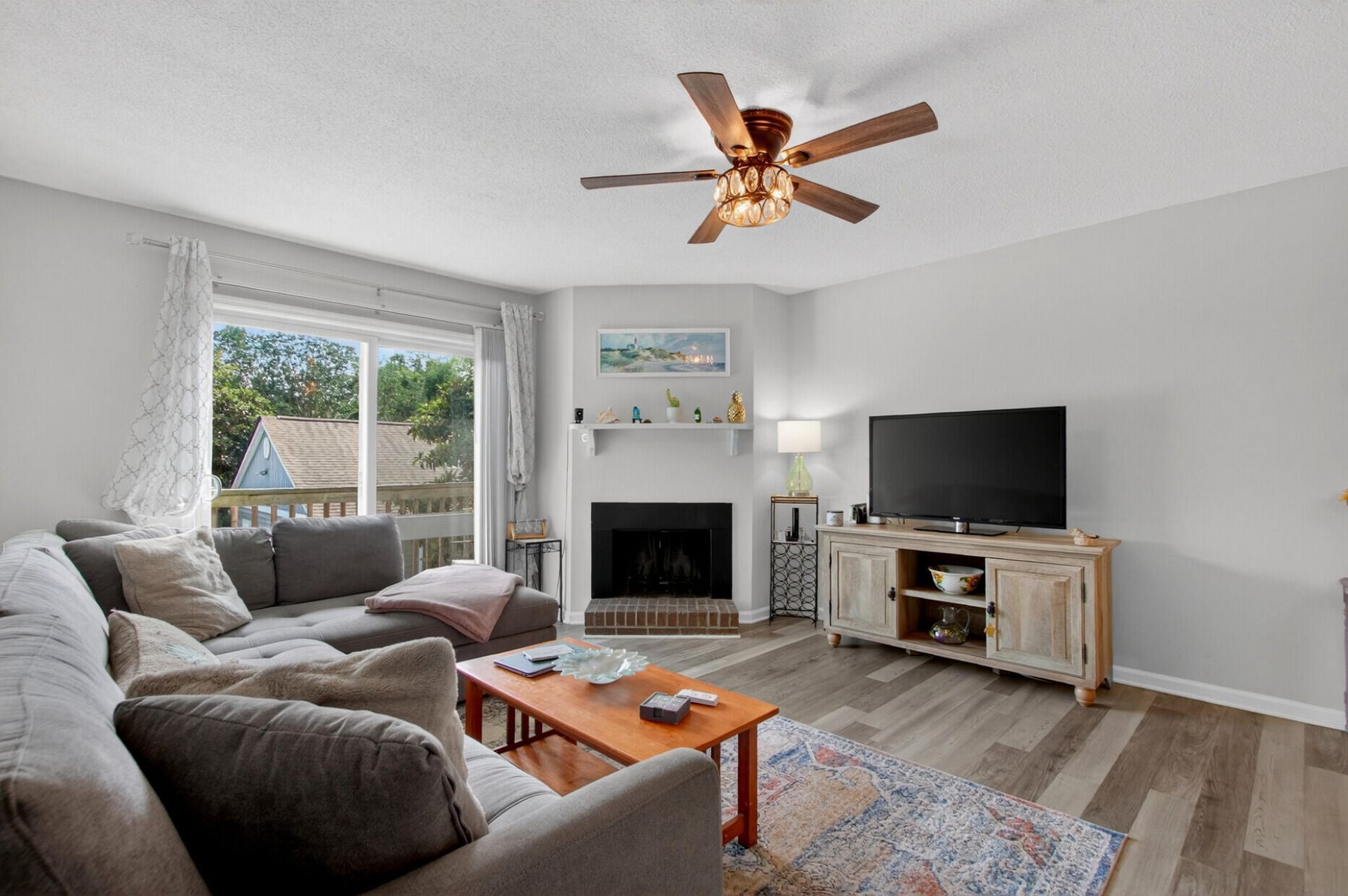1402 Camp Road Photo 3