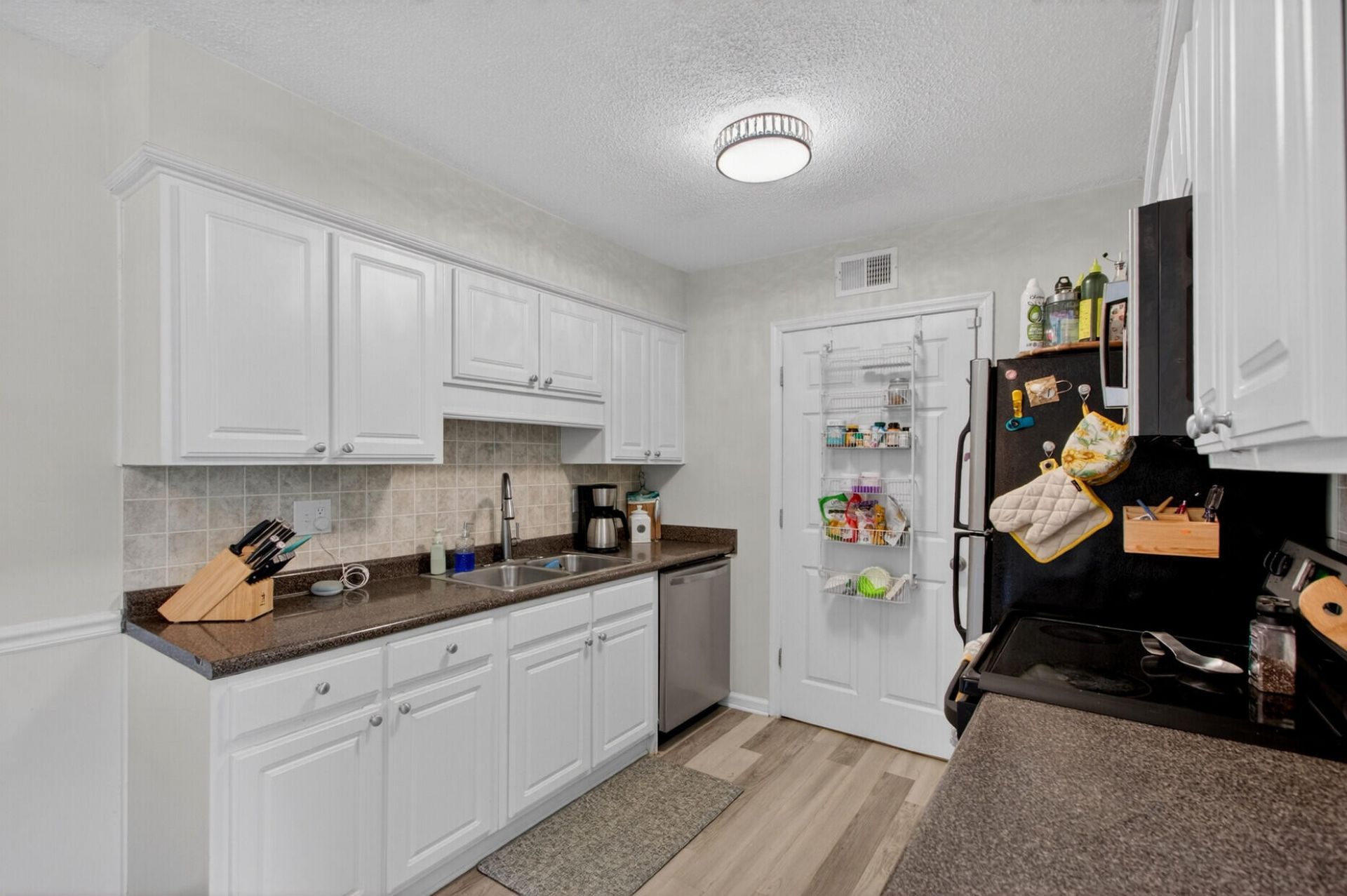 1402 Camp Road Photo 5