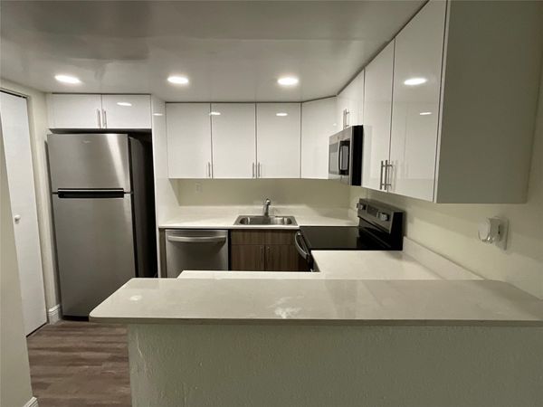 19455 NE 10 Avenue, Unit 5-523, North Miami Beach, FL 33179