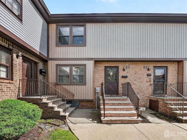 136 Highview Drive, Woodbridge, NJ 07095