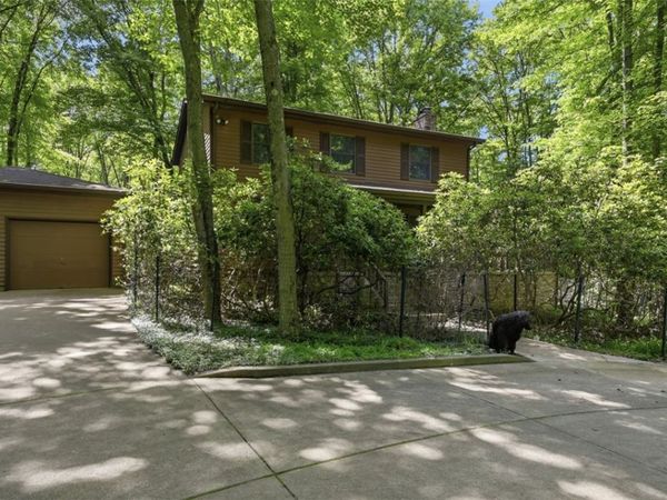 137 Spring Valley Rd , Valencia, PA 16059