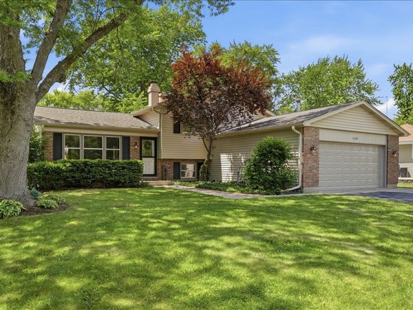 1707 Cherrywood Lane , Lindenhurst, IL 60046
