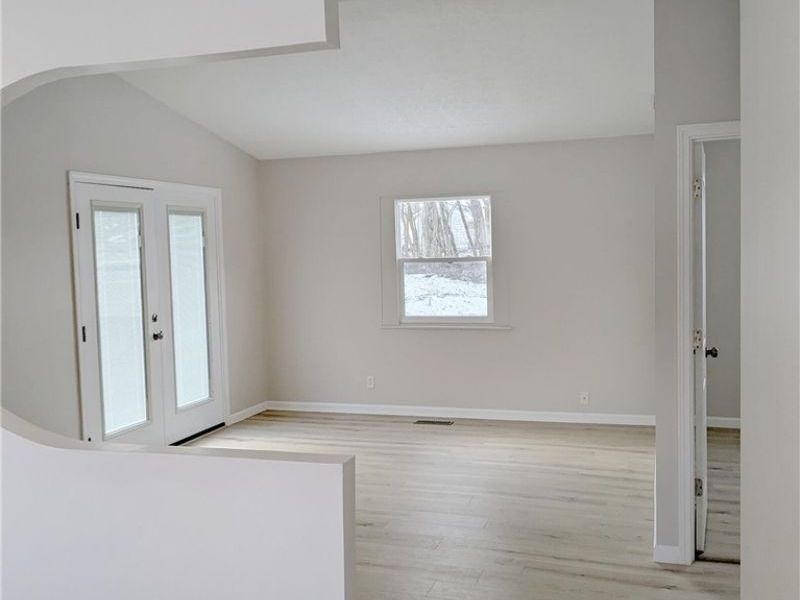 802 S Jenkins Boulevard, Akron, OH 44306 Photo 10