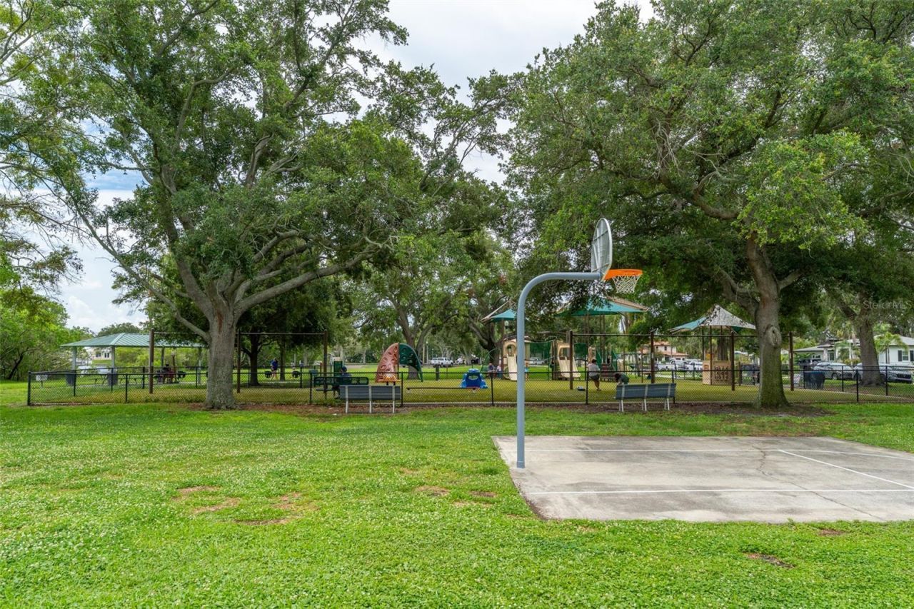 130 41st Avenue Ne, Saint Petersburg, FL 33703 Photo