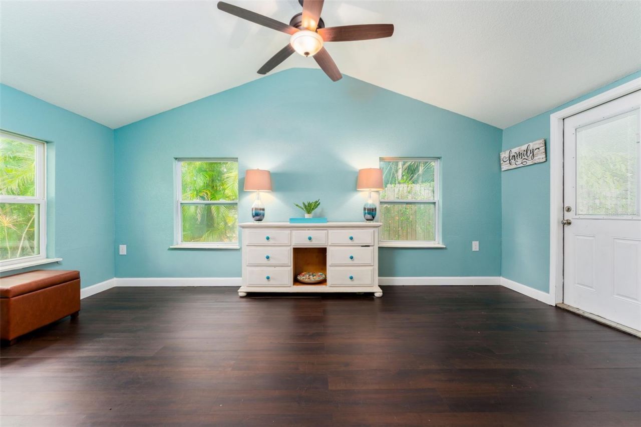 130 41st Avenue Ne, Saint Petersburg, FL 33703 Photo