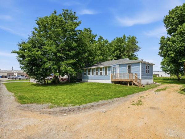 635 8th Avenue W, Milan, IL 61264