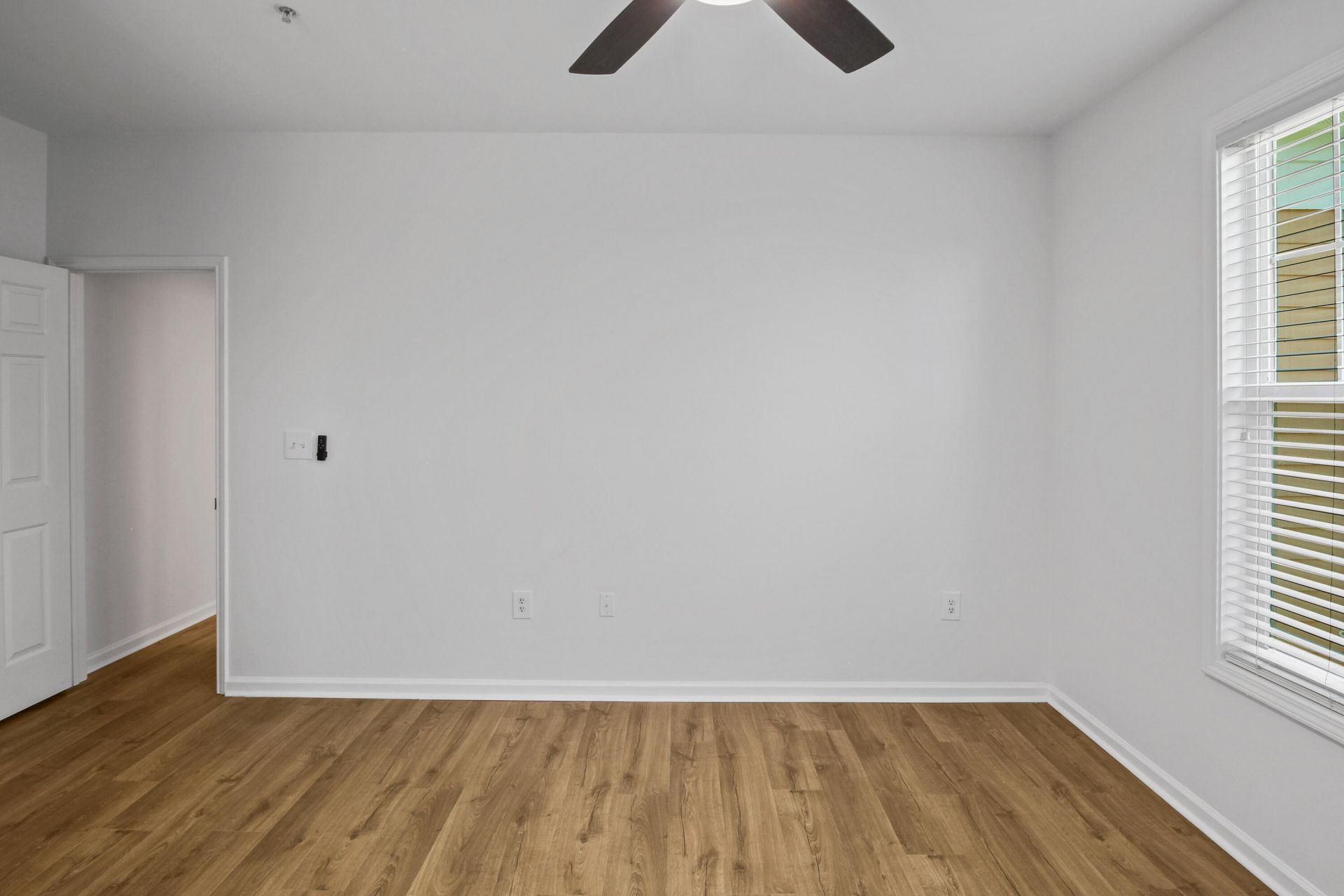 2033 Chatelain Way Photo 11