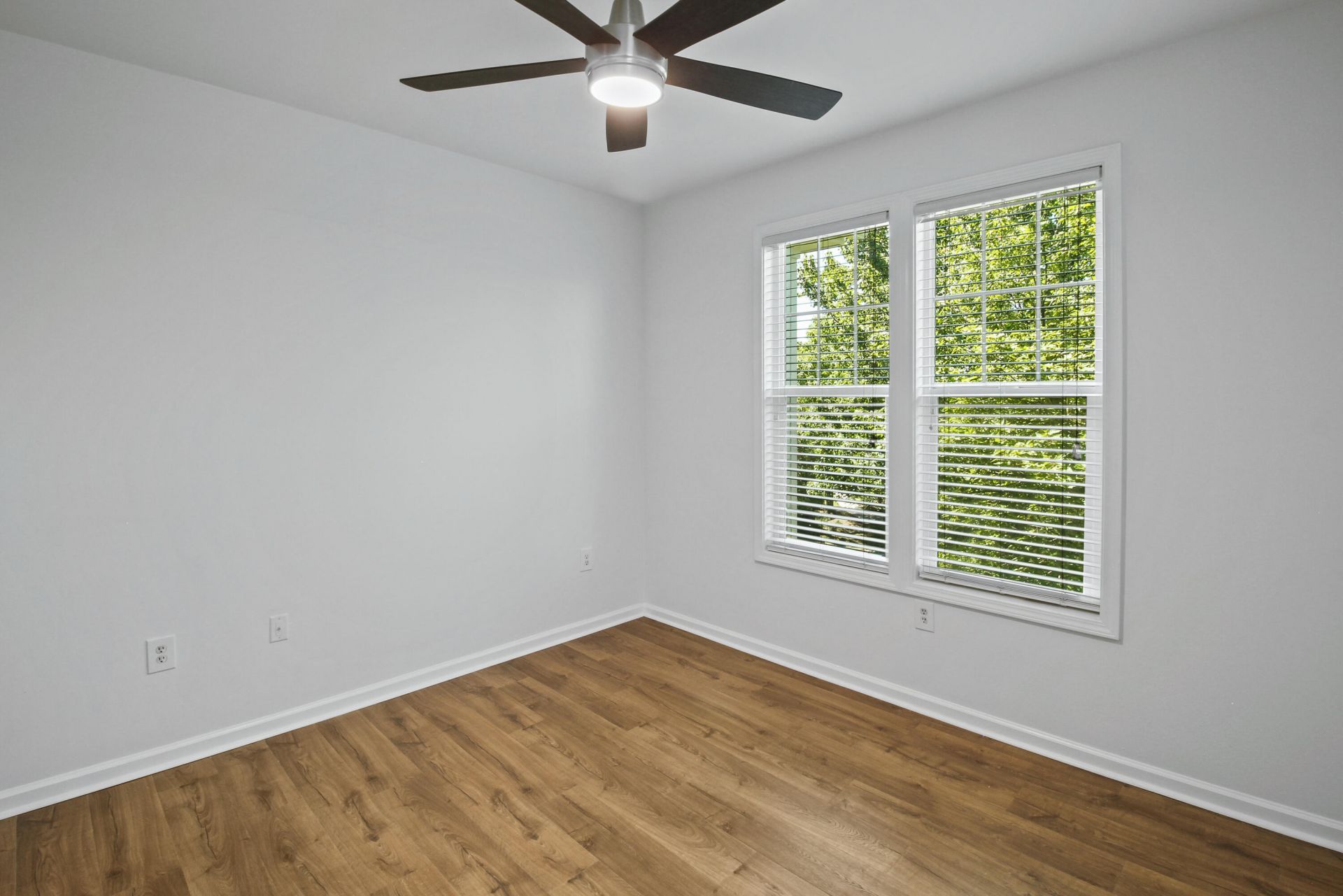 2033 Chatelain Way Photo 12
