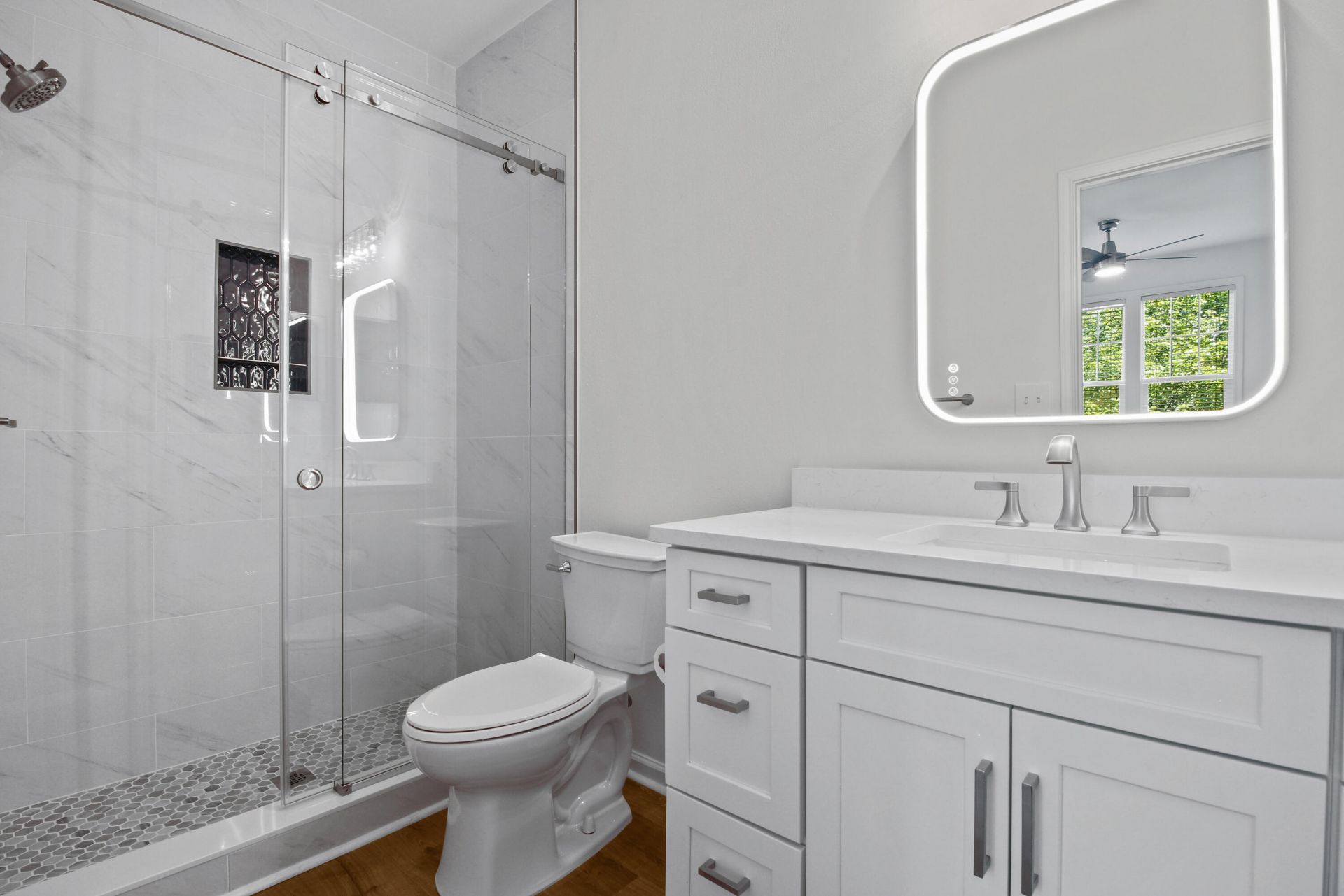2033 Chatelain Way Photo 13