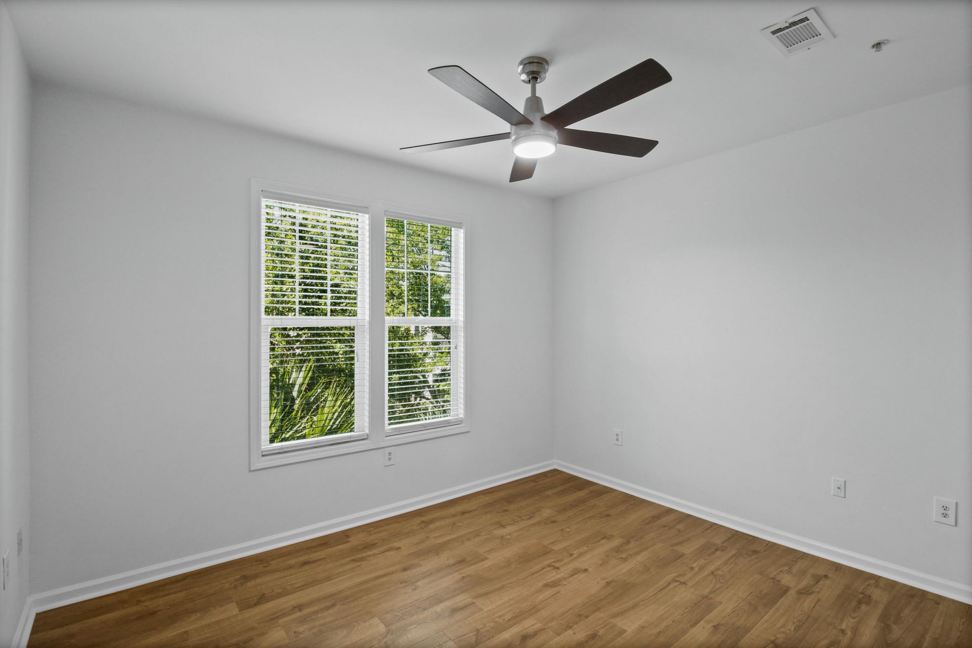 2033 Chatelain Way Photo 15