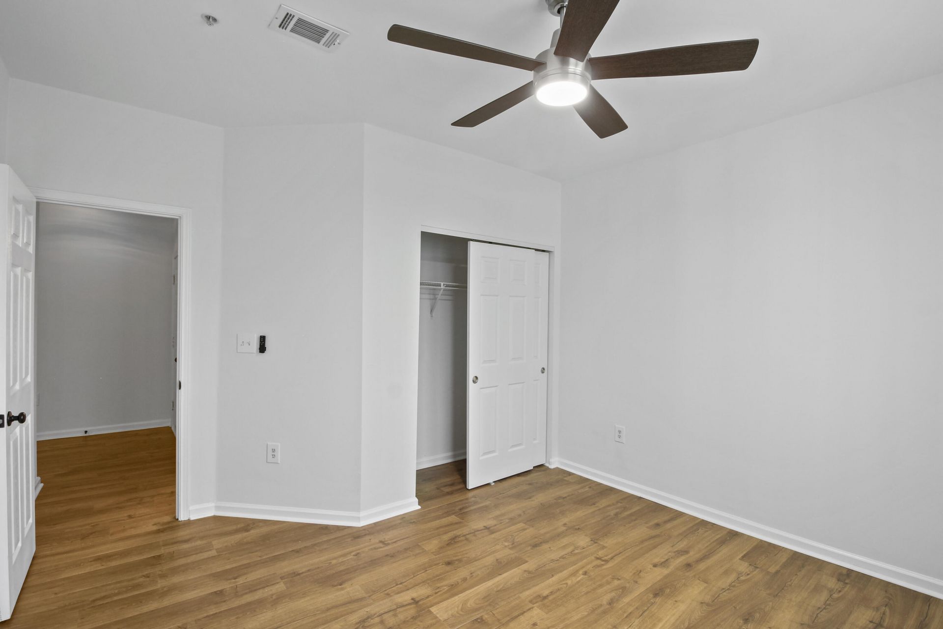 2033 Chatelain Way Photo 16