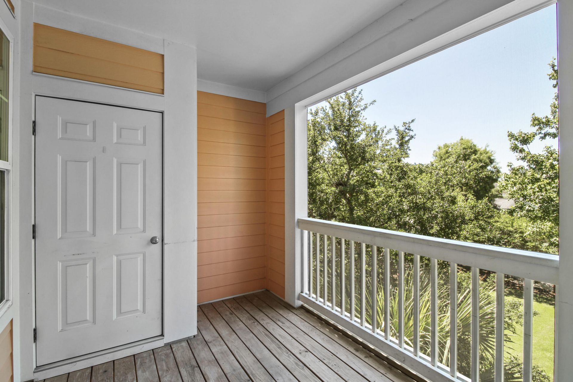 2033 Chatelain Way Photo 18