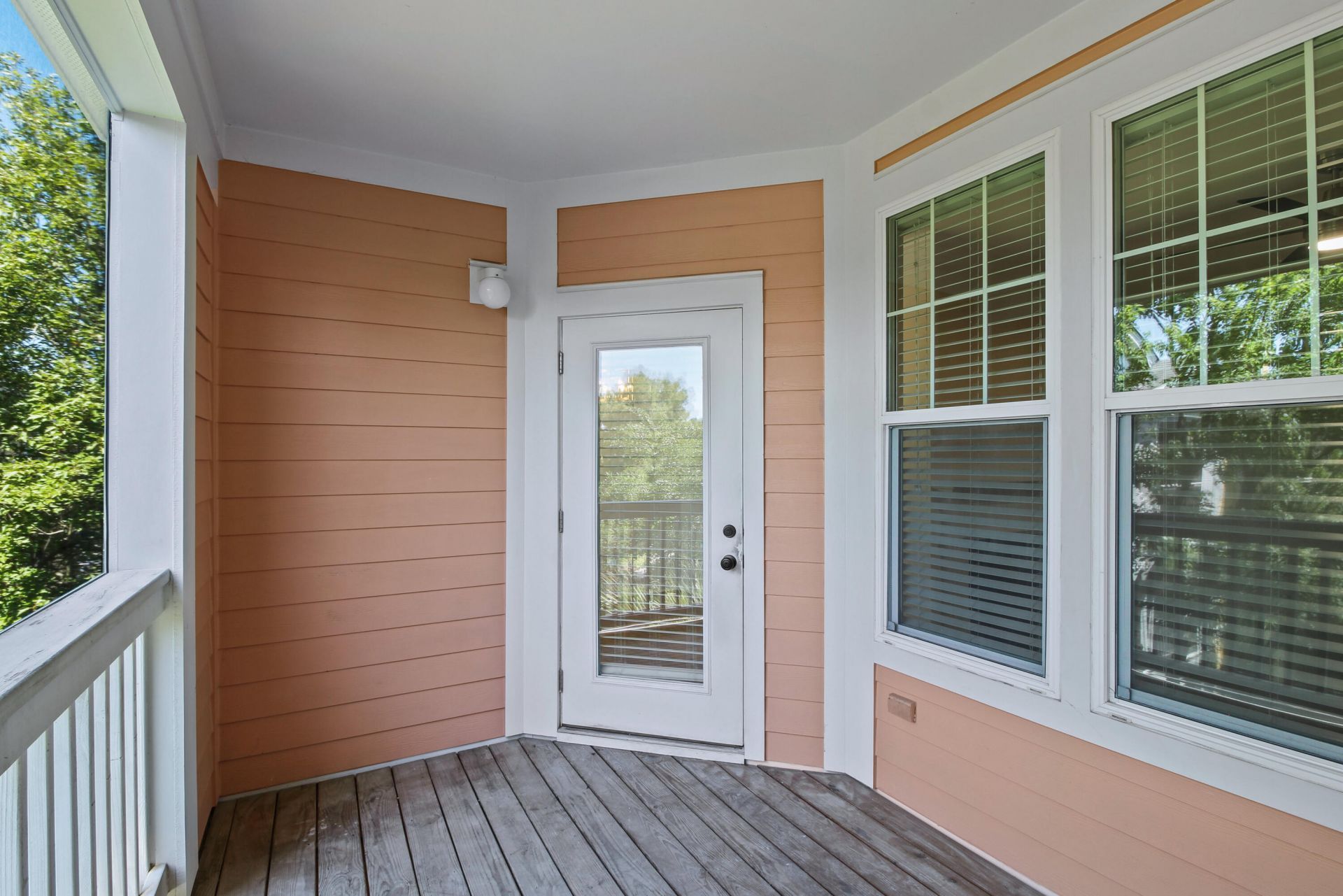 2033 Chatelain Way Photo 19
