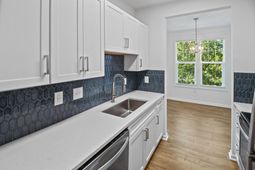 2033 Chatelain Way photo 4