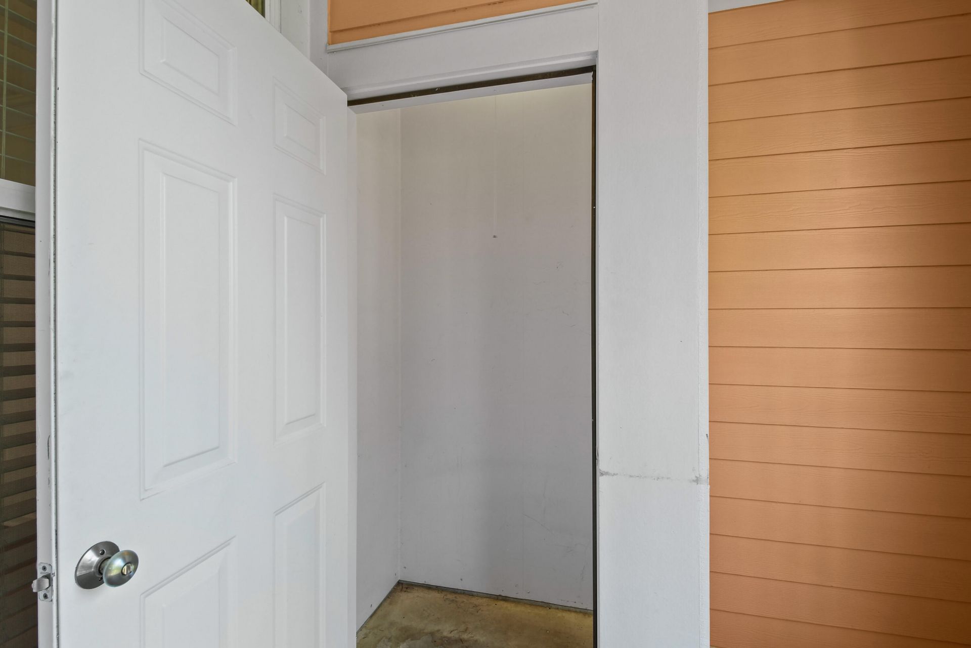 2033 Chatelain Way Photo 21