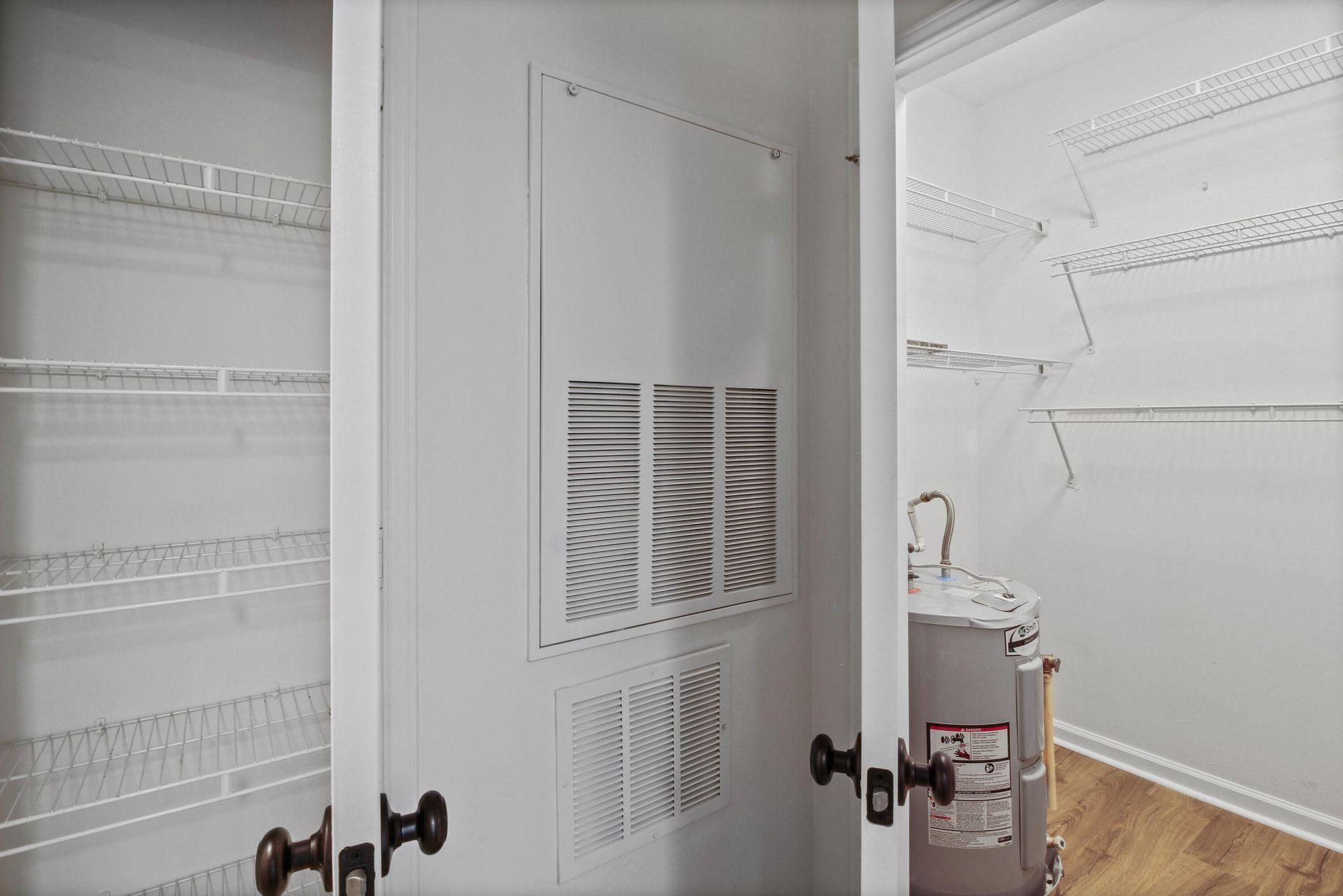 2033 Chatelain Way Photo 23