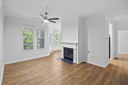 2033 Chatelain Way photo 4