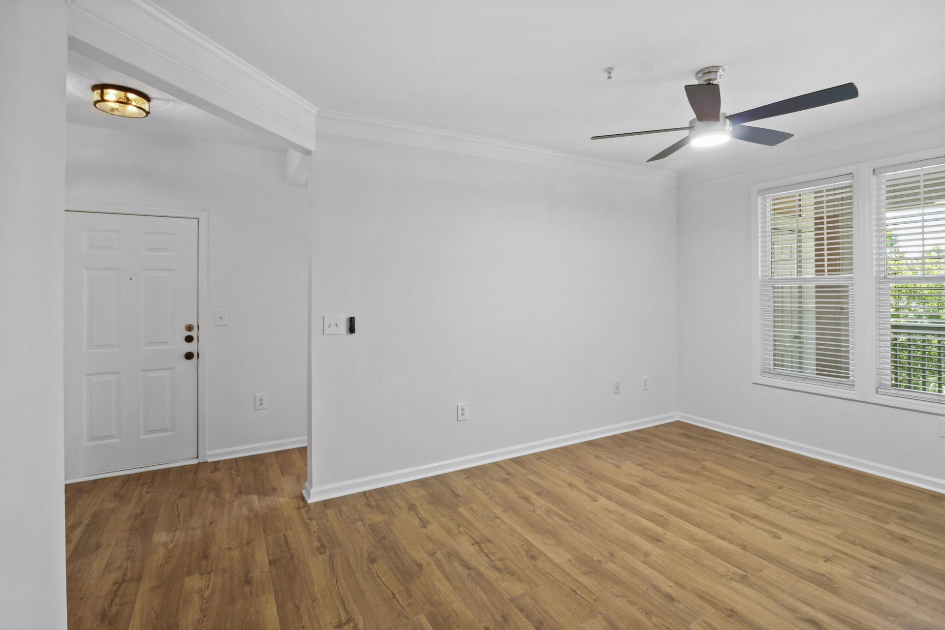 2033 Chatelain Way Photo 5