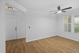 2033 Chatelain Way photo 4