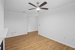 2033 Chatelain Way photo 4