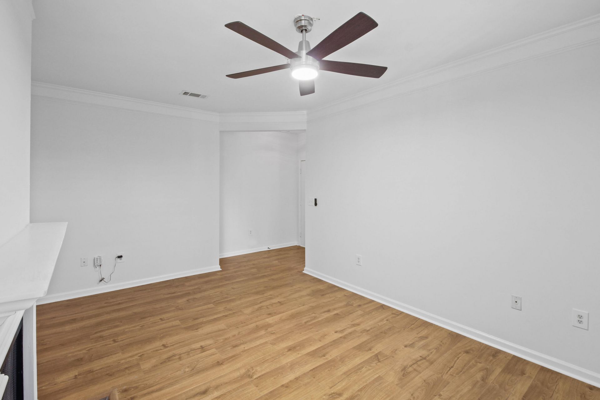2033 Chatelain Way Photo 6