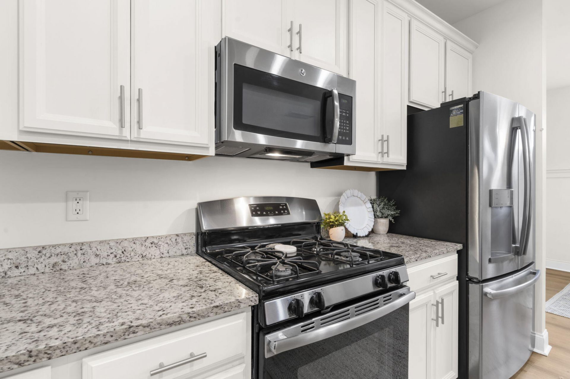 2400 Poplar Grove Place Photo 15