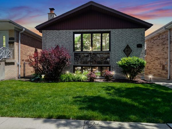 4563 N Merrimac Avenue , Chicago, IL 60630