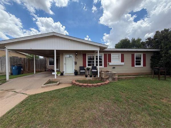830 San Carlos Street , Sweetwater, TX 79556