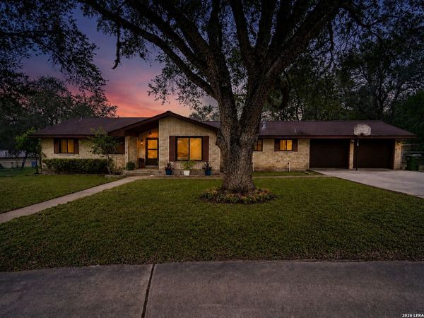 5121 Star Trek, Beeville, TX 78102