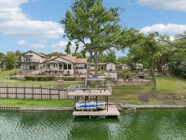 939 Reiley Rd, Seguin, TX 78155
