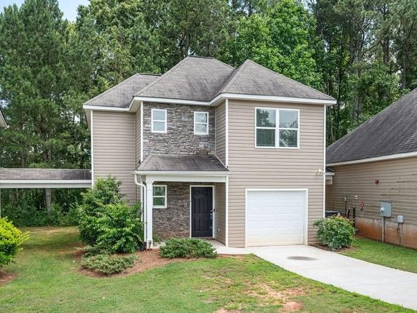 651 Carlton Point Drive , Palmetto, GA 30268
