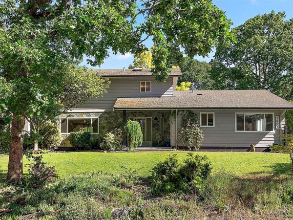 1094 Sluggett Rd , Central Saanich, BC V8M 1J1
