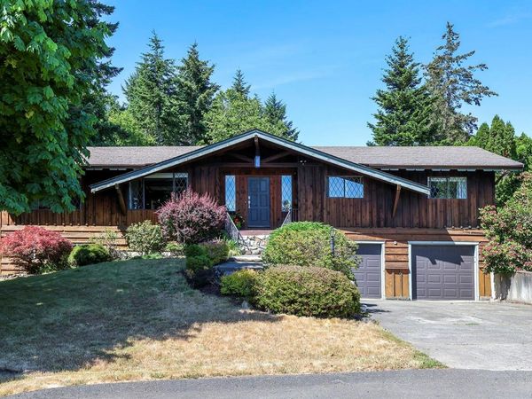 611 Crestview Dr , Comox, BC V9M 3E6