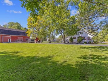 6176 Lakeshore Road , Cicero, NY 13039