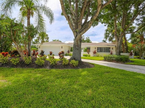 2901 Crayton RD, NAPLES, FL 34103