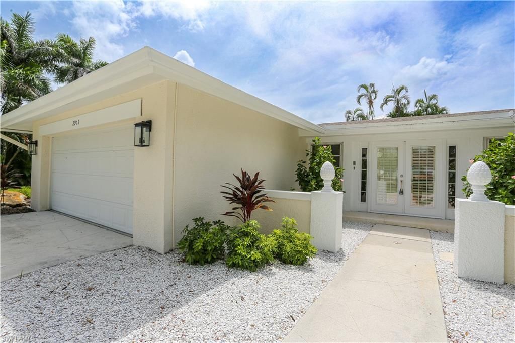 2901 Crayton Rd, Naples, FL 34103 Photo