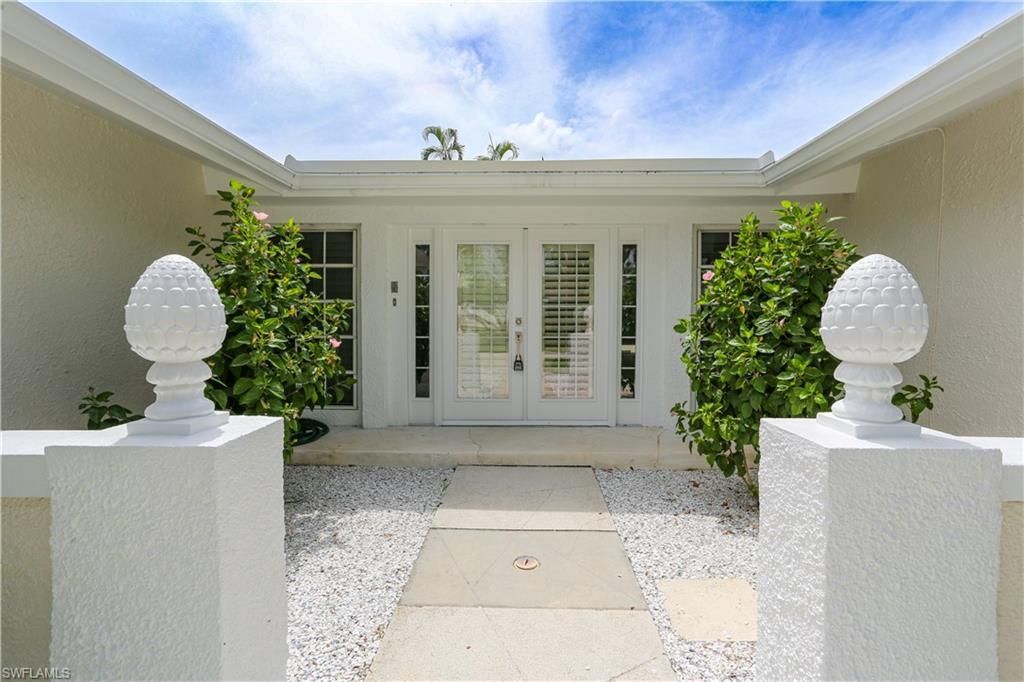 2901 Crayton Rd, Naples, FL 34103 Photo
