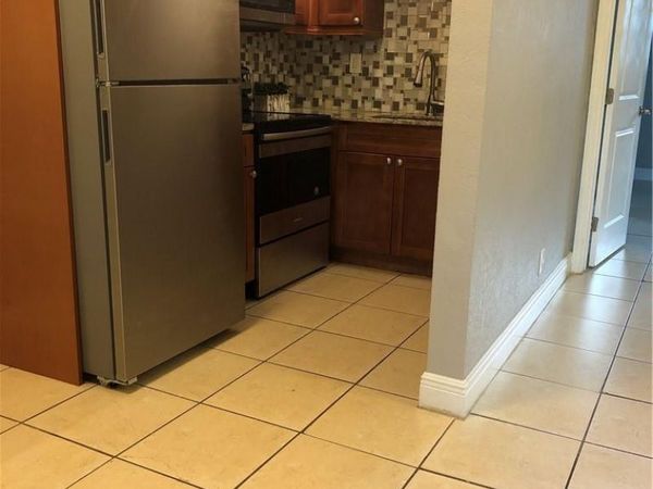 2016 NE 17th Court, Unit 11, Fort Lauderdale, FL 33305