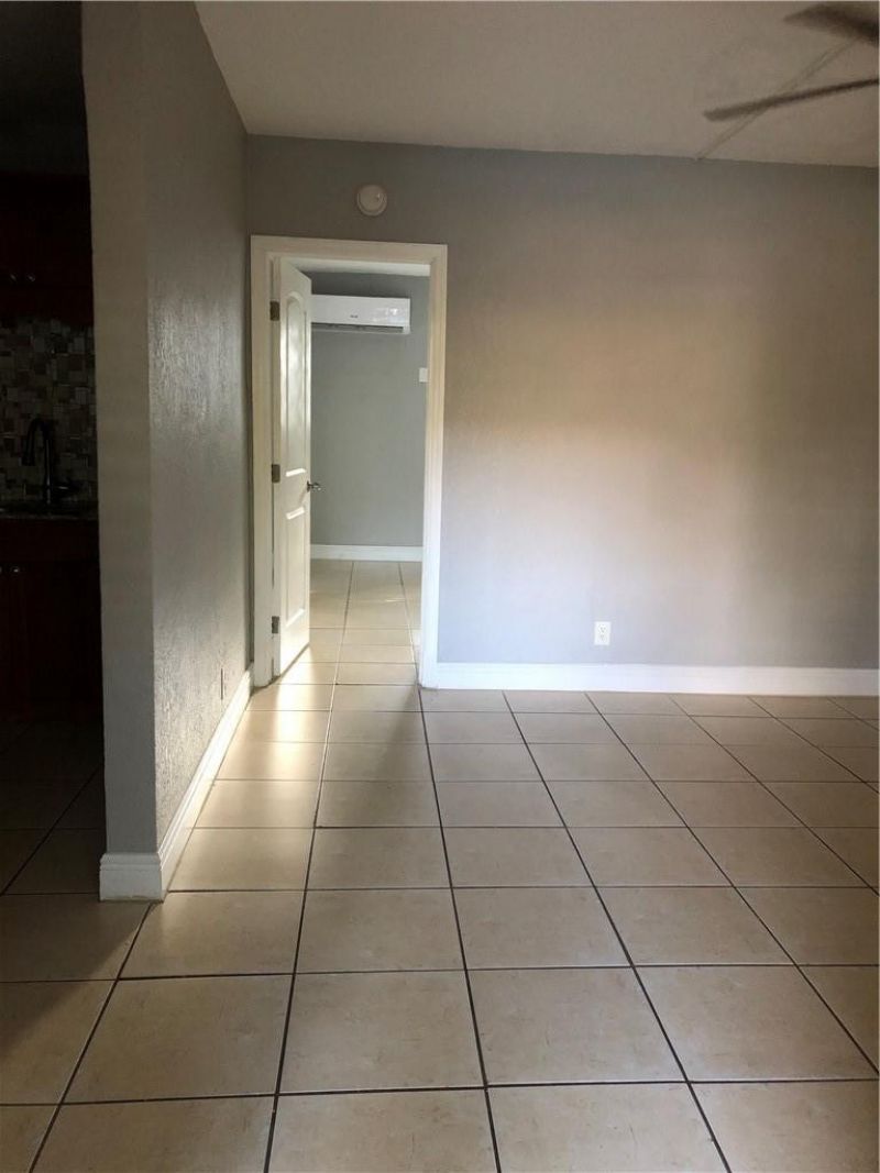 2016 NE 17th Court, Unit 11, Fort Lauderdale, FL 33305 Photo